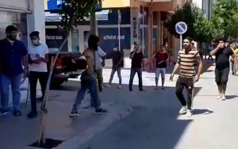 Edirne'de yayaya yumruk attı çevredekiler linçe kalkıştı! Akli dengesi bozuk iddiası - Resim: 1