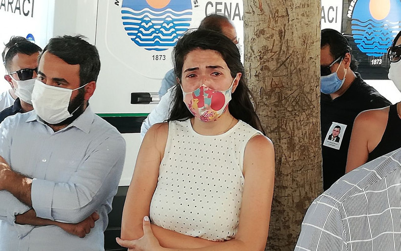 Adana'da ağabeyi tarafından öldürülen avukat Altuğ Polat son yolculuğuna uğurlandı - Resim: 2