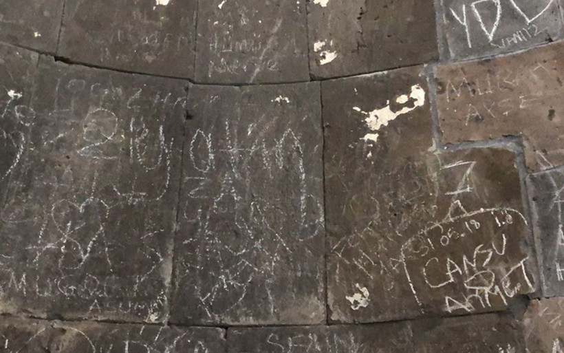 Ani Ören Yeri'nde acı manzara! Unesco mirası aşk ilanlarının hedefi oldu - Resim: 3