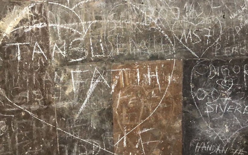 Ani Ören Yeri'nde acı manzara! Unesco mirası aşk ilanlarının hedefi oldu - Resim: 1