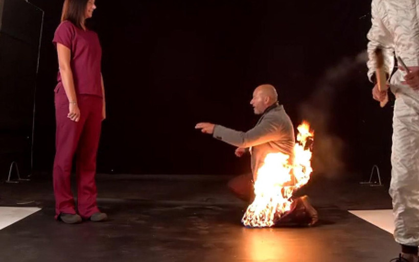 İngiltere gündemine oturan evlilik teklifi! Kendini ateşe verip yüzüğü çıkardı - Resim: 1