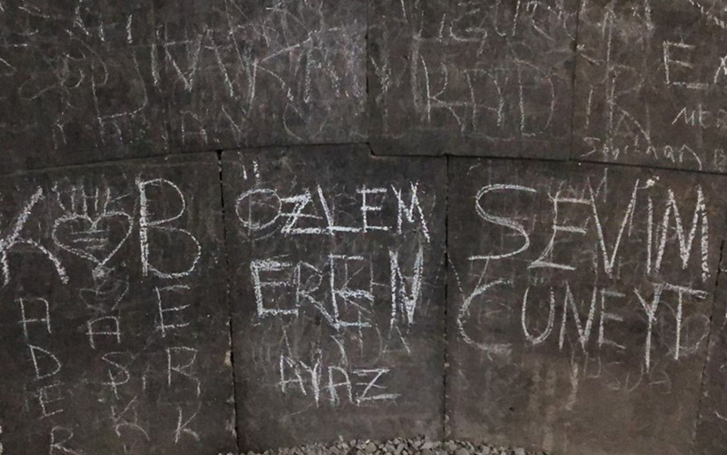 Ani Ören Yeri'nde acı manzara! Unesco mirası aşk ilanlarının hedefi oldu - Resim: 4