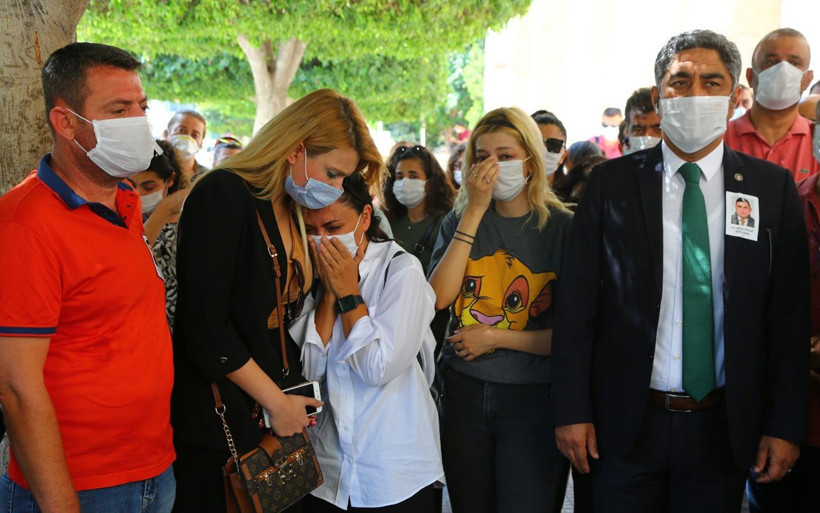 Adana'da ağabeyi tarafından öldürülen avukat Altuğ Polat son yolculuğuna uğurlandı - Resim: 3