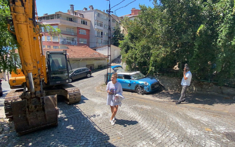 Youtuber Bilge Su Işık'ın aracına kepçe çarptı lüks aracı perte döndü - Resim: 1