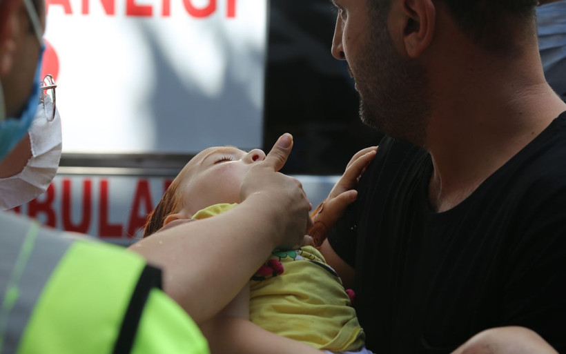 Kocaeli'de anne ile kızına yaya geçidinde halk otobüsü çarptı - Resim: 1
