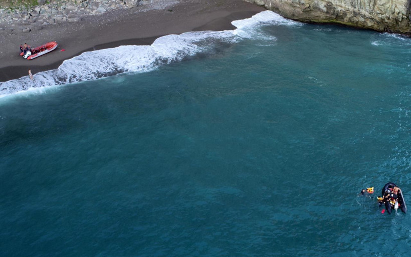 Zonguldak'ta zorlu mücadele! Koyda mahsur kalan 8 kişi kurtarıldı - Resim: 1