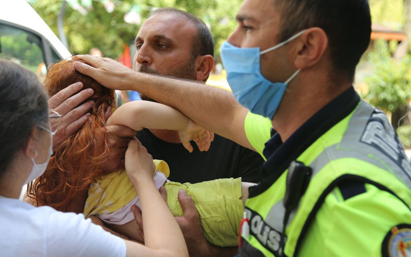 Kocaeli'de anne ile kızına yaya geçidinde halk otobüsü çarptı - Resim: 3