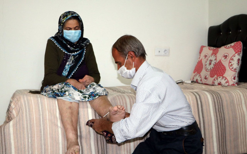 Hakkari'de 13 yıldır engelli eşine bakıyor tek bir isteği var - Resim: 2