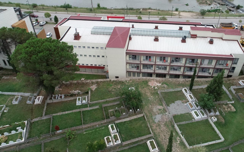 Ordu'da mezarlık manzaralı huzurevi cama çıkan yaşlılara ölümü hatırlatıyor - Resim: 1