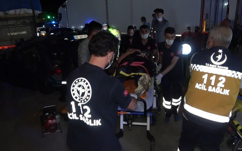 Kırıkkale'de korkunç kaza! TIR'a saplanan otomobil hurdaya döndü - Resim: 3