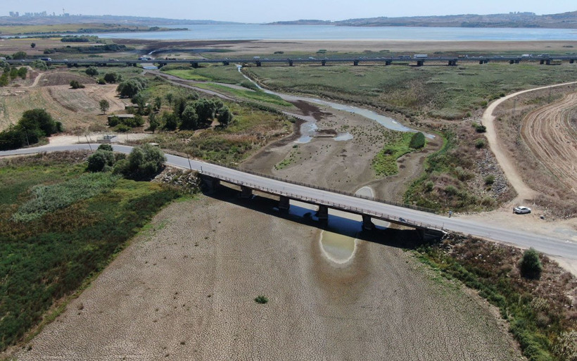 Büyükçekmece Gölü'nde sular çekildi baraj suyu görüntüsüyle korkuttu - Resim: 4
