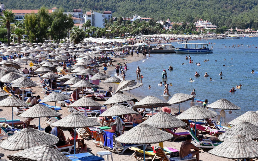 Marmaris'te gündüz plajlardaki 'eğlence' akşam caddede devam ediyor - Resim: 1