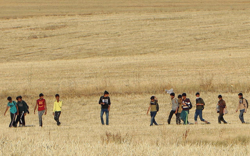 Afganistanlı kaçak göçmenlerin 'umut yolculuğu' görüntülendi - Resim: 1
