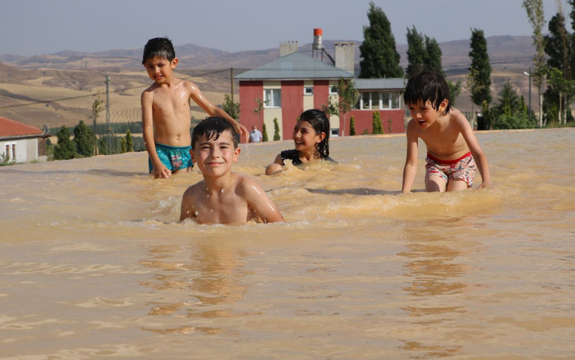 Sivas'ın Pamukkale'si Altınkale kent halkını serinletiyor - Resim: 1