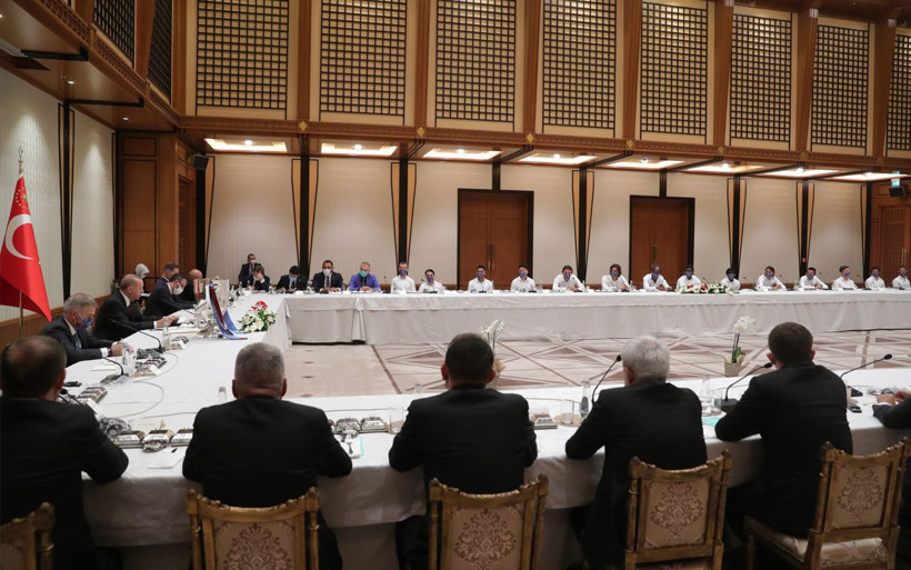 Cumhurbaşkanı Erdoğan Trabzonspor yönetimi ve futbolcularını kabul etti - Resim: 4