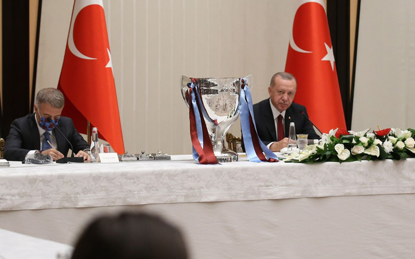 Cumhurbaşkanı Erdoğan Trabzonspor yönetimi ve futbolcularını kabul etti - Resim: 2