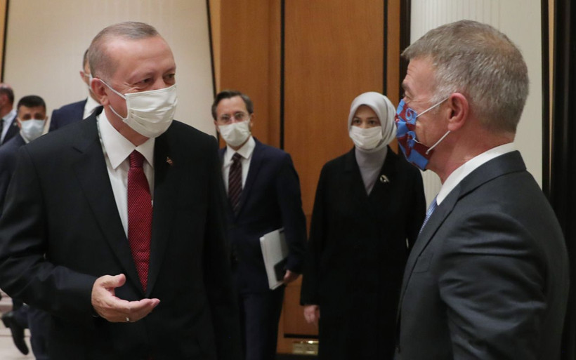 Cumhurbaşkanı Erdoğan Trabzonspor yönetimi ve futbolcularını kabul etti - Resim: 1