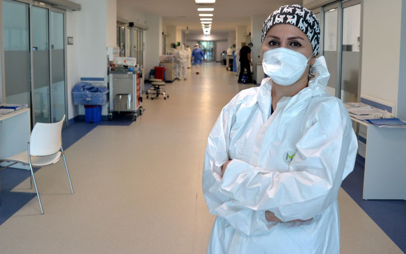 Mersin'de koronavirüsü yenen Nurdan hemşire 'Nefes almak büyük bir nimet' dedi - Resim: 1