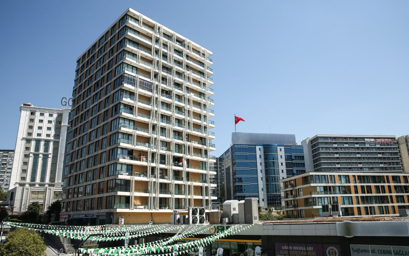 Bahçelievler'de kiralık daire bakmaya gittiği rezidansta başına düşen cam öldürdü - Resim: 4