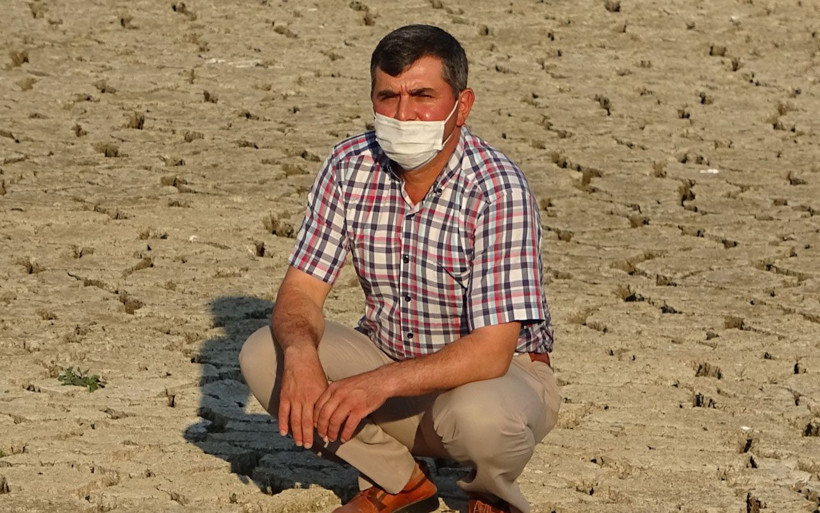 Bursa'da ürküten görüntü! 3 köyün ihtiyacını karşılayan baraj kurudu - Resim: 1