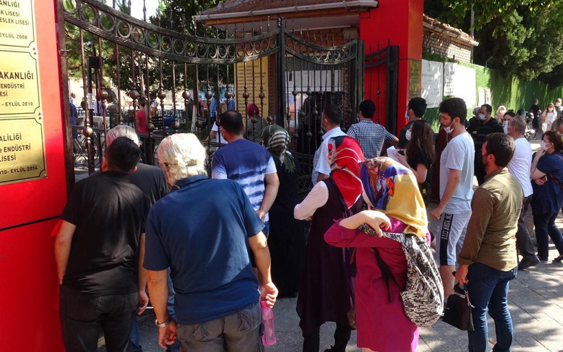 Türkiye'de KPSS sınavında da manzara aynı: Yetişemeyince sınava alınmadılar - Resim: 1