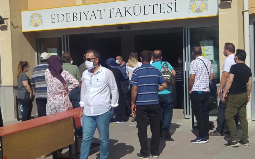 Türkiye'de KPSS sınavında da manzara aynı: Yetişemeyince sınava alınmadılar - Resim: 2