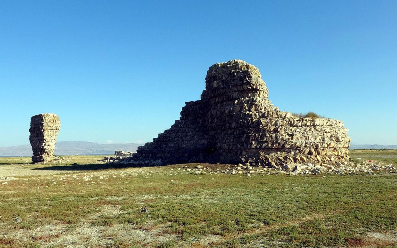 Van Gölü çekilince tarihi Erciş Kalesi ortaya çıktı Kanuni Sultan Süleyman konaklamış - Resim: 1