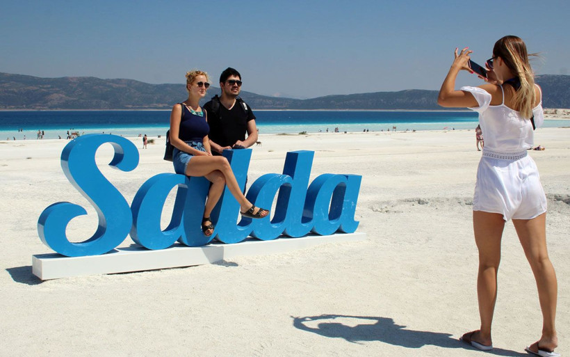 'Türkiye'nin Maldivleri'ne ziyaretçi akını Salda Gölü vazgeçilmez oldu - Resim: 1