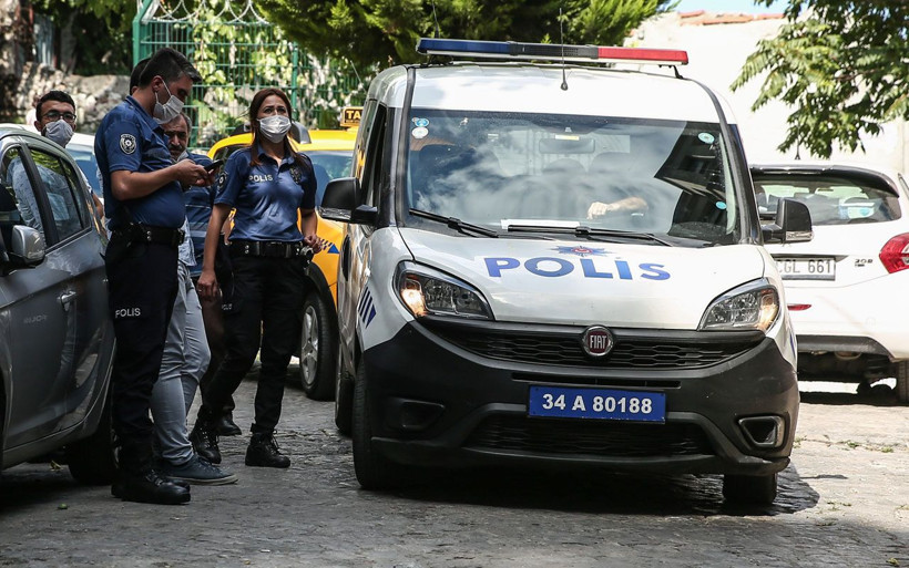 Fatih'te insanlığı öldüren olay vicdansızlar 2 aylık bebeği çöpün yanına bıraktı - Resim: 1