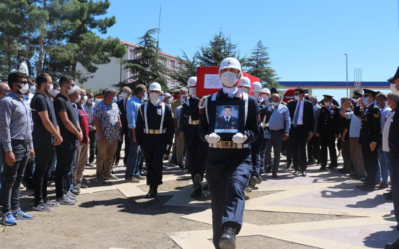Tunceli şehidi Hüseyin Çatal memleketi Isparta'da son yolculuğuna uğurlandı - Resim: 3