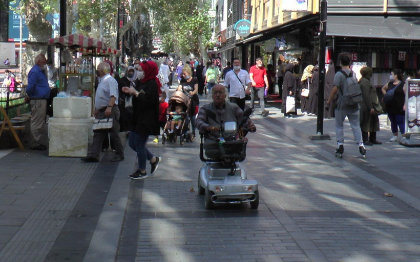 İstanbul'da maske takmayan vatandaştan şaşırtan savunma: Bende kalp var... - Resim: 1