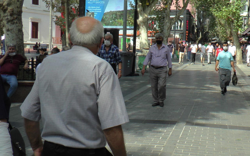 İstanbul'da maske takmayan vatandaştan şaşırtan savunma: Bende kalp var... - Resim: 2