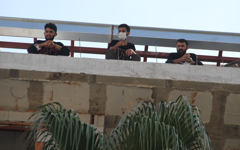 Antalya'da inşaat işçileri intihara kalkıştı 'Köpek bağlasan durmaz' - Resim: 1