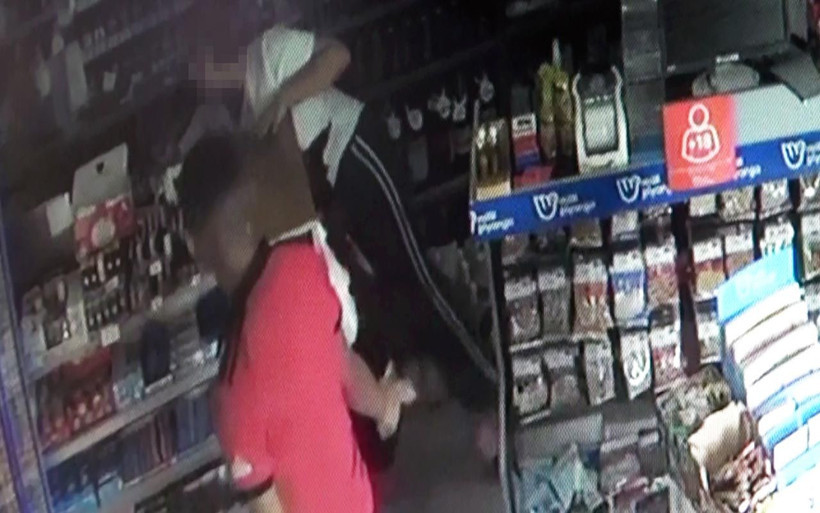 Edirne'de büfe hırsızı kadın kasadan çaldığı parayı sütyenine sakladı - Resim: 1