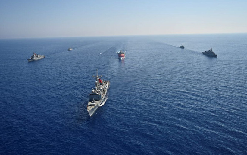 Karadeniz ve Doğu Akdeniz'deki refakat ve koruma görevi devam ediyor - Resim: 1