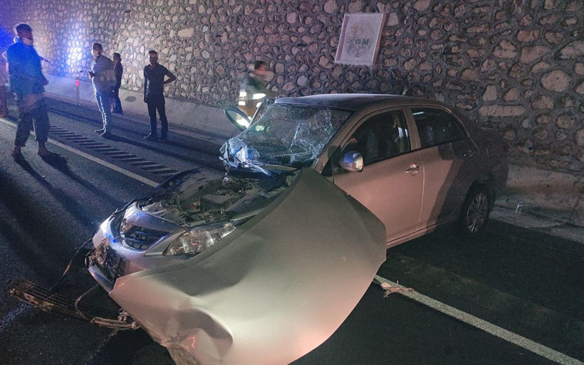 Elazığ'da ilçe belediye başkanının kullandığı otomobil iş makinesine çarptı: 7 yaralı - Resim: 2