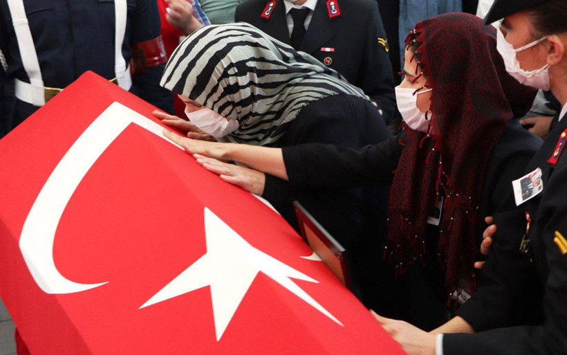 Van'da şehit düşen Yüzbaşı Mahmut Top Samsun'da son yolculuğuna uğurlandı - Resim: 1