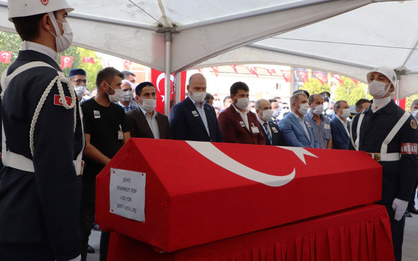 Van'da şehit düşen Yüzbaşı Mahmut Top Samsun'da son yolculuğuna uğurlandı - Resim: 4