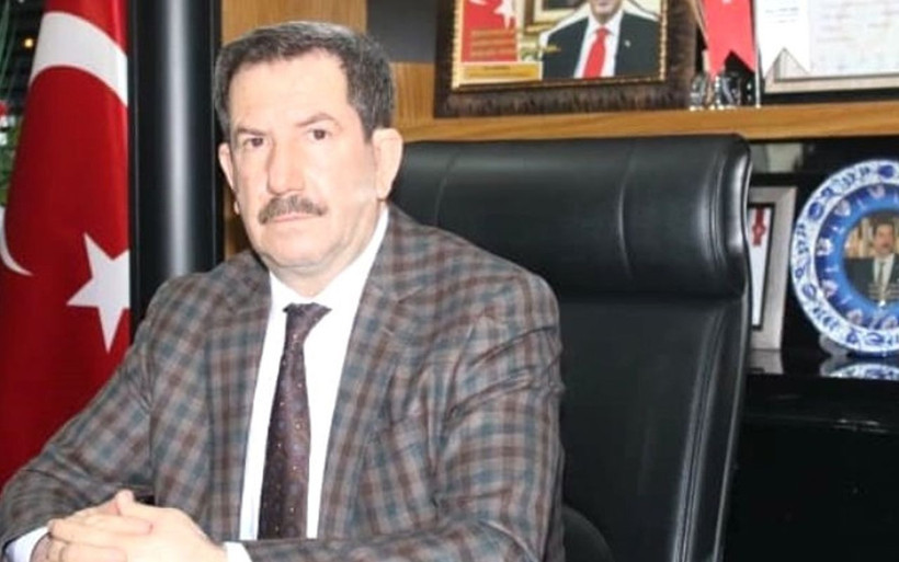 Elazığ'da ilçe belediye başkanının kullandığı otomobil iş makinesine çarptı: 7 yaralı - Resim: 1