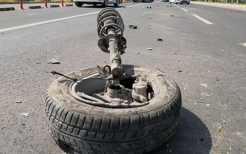 Aksaray'da dehşete düşüren kaza: Kaplumbağayı ezmek istemeyen anne kızıyla takla attı - Resim: 2