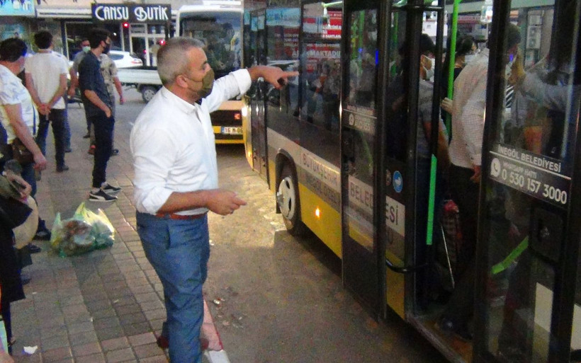 Bursa'da otobüslere mesafe geldi yolcular durakta yığılmaya sebep oldu - Resim: 2