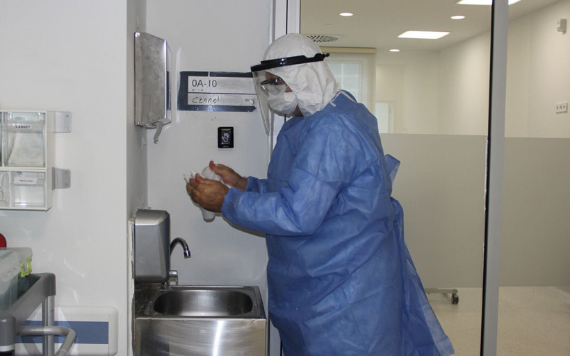 Mersin'de koronavirüsü yenen hemşire: Bir nefese hasret kalarak ağlayan hastalarımız var - Resim: 4