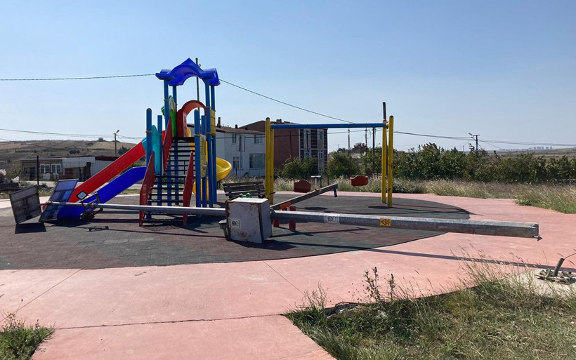 İstanbul Arnavutköy'de üzerine aydınlatma direği düşen çocuk öldü - Resim: 2