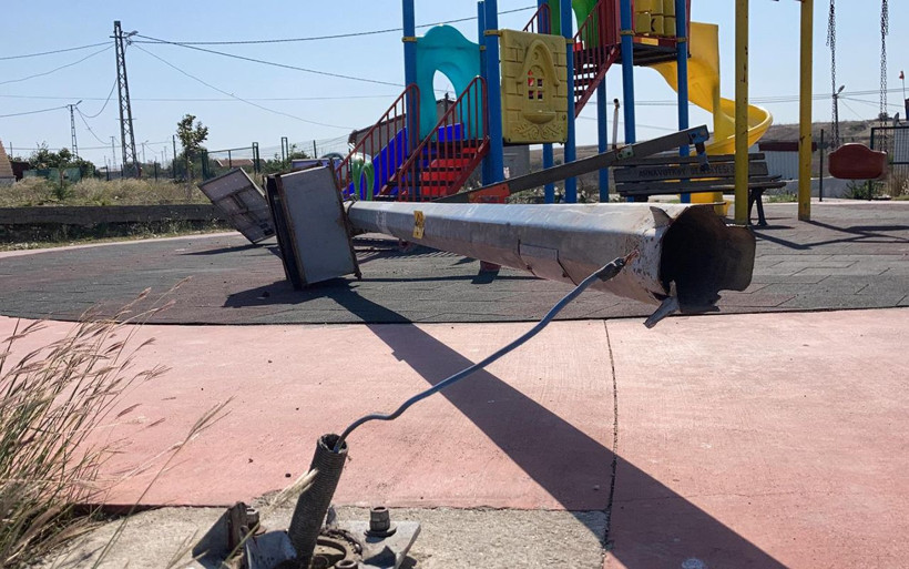 İstanbul Arnavutköy'de üzerine aydınlatma direği düşen çocuk öldü - Resim: 3