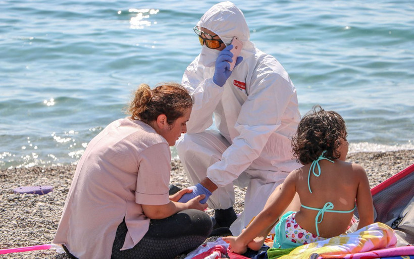 Antalya'da sahilde 'Ölmek istemiyorum' diye ağlayan kadın koronavirüs pozitif çıktı - Resim: 4