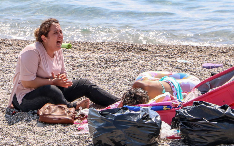 Antalya'da sahilde 'Ölmek istemiyorum' diye ağlayan kadın koronavirüs pozitif çıktı - Resim: 2