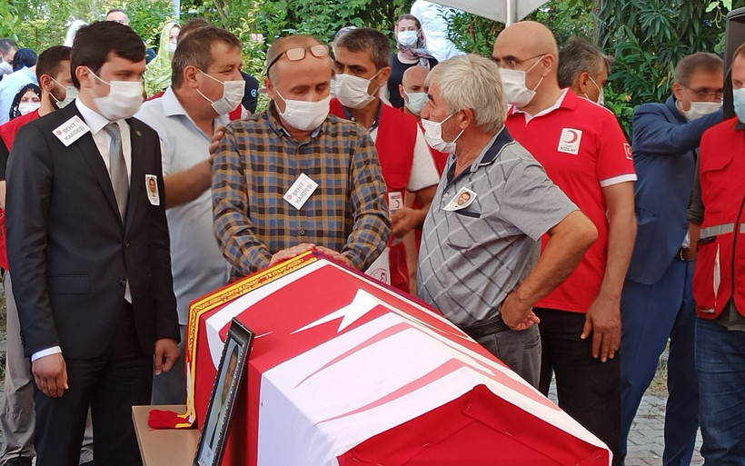 Kızılay şehidi son yolculuğuna uğurlandı annenin ağıtları yürek yaktı - Resim: 3