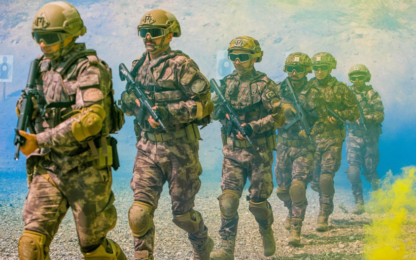 35 derece sıcakta zorlu eğitim Antalya'da Özel Harekat Polisleri nefes kesti - Resim: 2