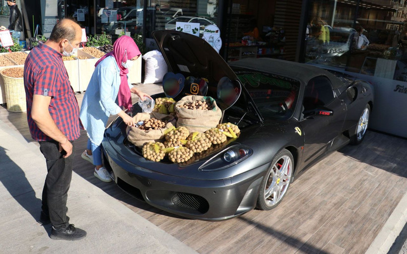 Olayın adresi Ankara! Lamborghini ile karpuzdan sonra şimdi de Ferrari ile ceviz satılıyor - Resim: 3