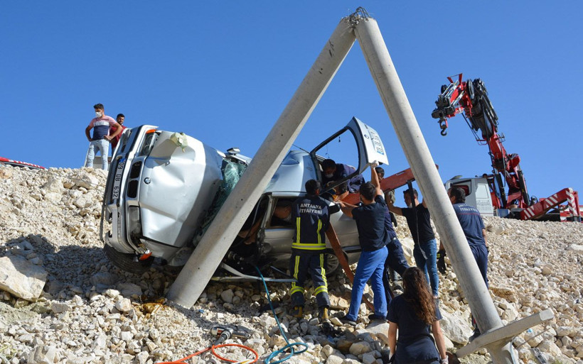 Antalya'da feci kaza aileyi parçaladı 2 yaşında oğlu vardı - Resim: 1